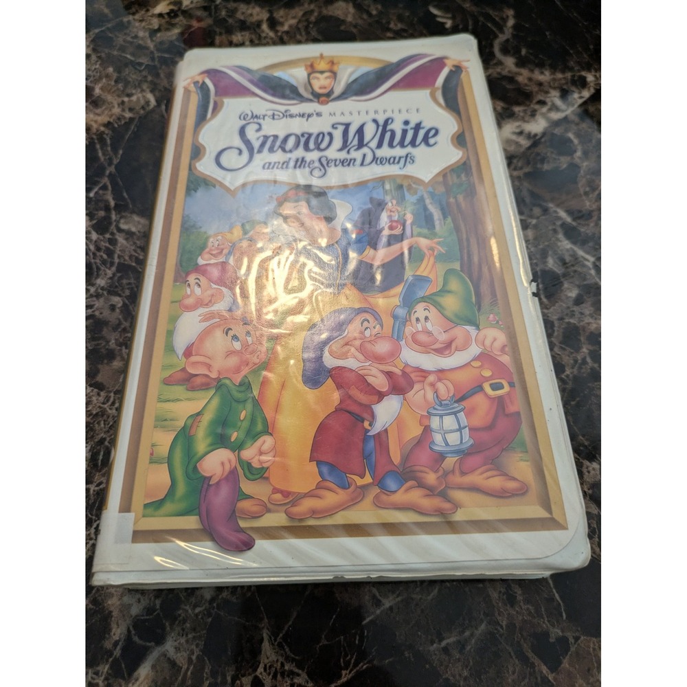 Walt‎ Disney Masterpiece Snow White and the Seven Dwarfs VHS Clamshell 1524-1